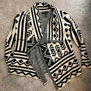 Forever 21 Black & Cream Knitted Sweater M